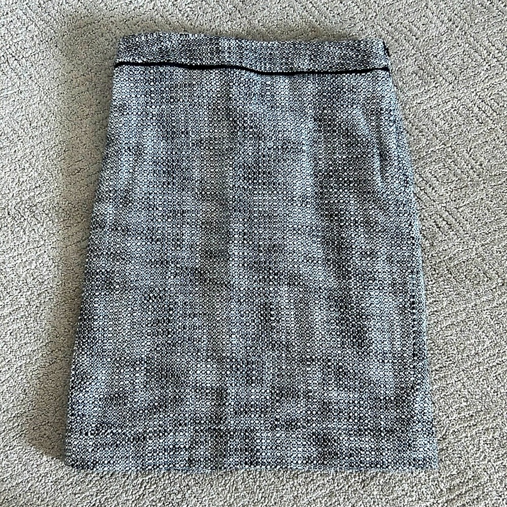 White House Black Market: Business Pencil Skirt